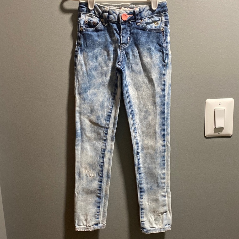 *WORN ONCE* GIRLS JEANS SIZE  8! IN EXCELLENT CONDITION! SMOKE FREE HOME.